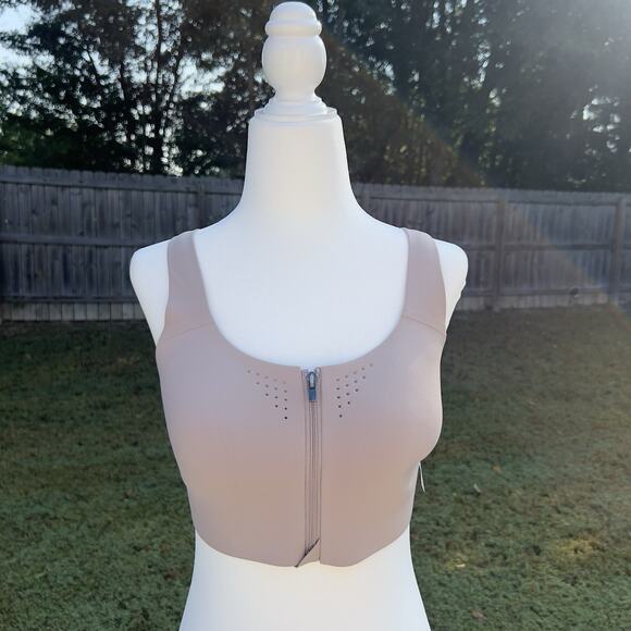 Victoria's Secret Sports Bra Size 36C Beige / Nude Featherweight Max Sports Bra - Picture 1 of 7